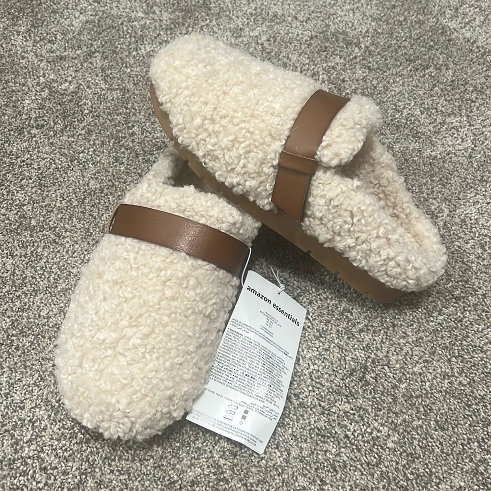 BRAND NEW Sherpa Clogs